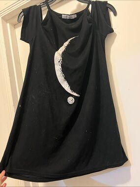 MISSLOOK Black Dress with White Crescent Moon Graphic